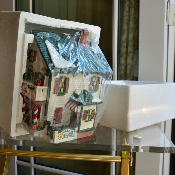 Dept 56 Department 56 Peppermint Porch Day Care Original Snow Village LIGHTED - Picture 3 of 15